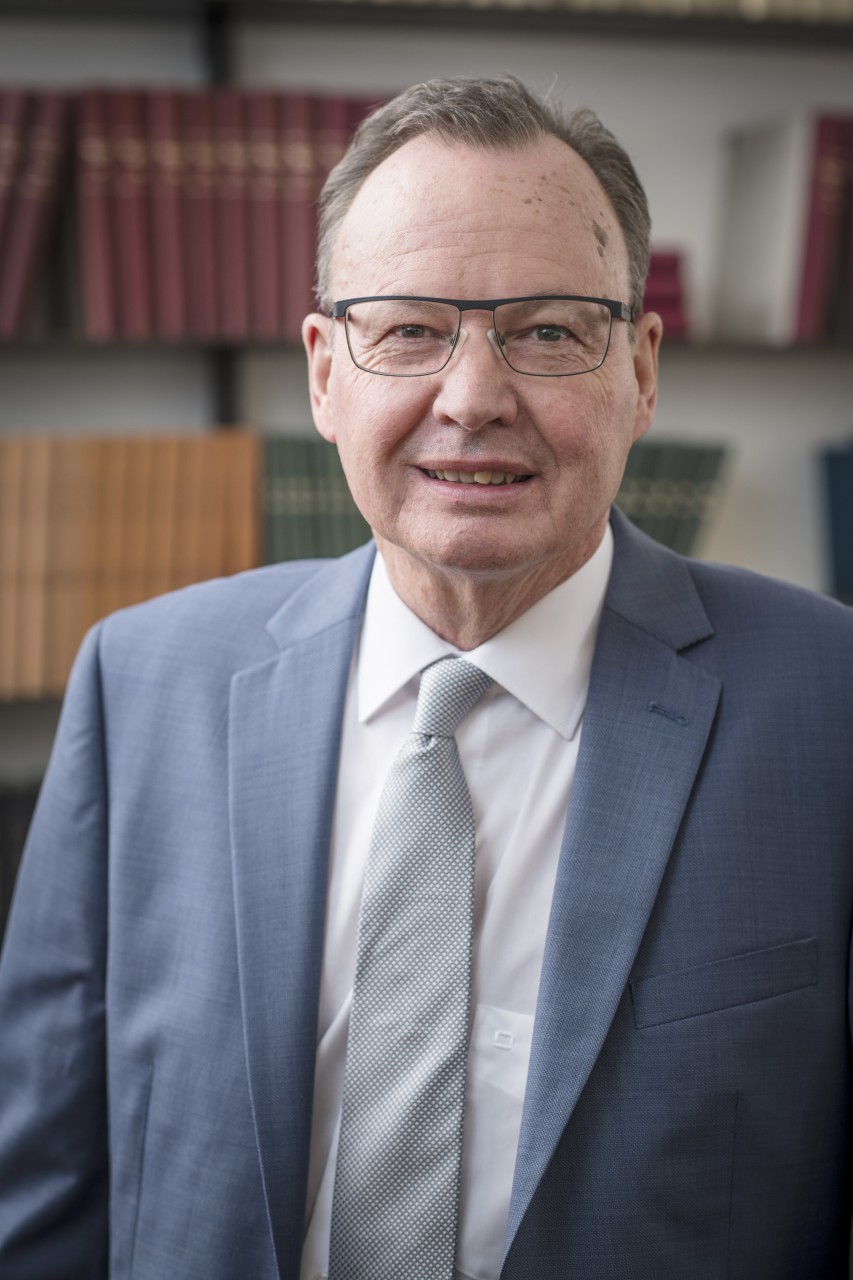 Dr. Nikolaus Mair